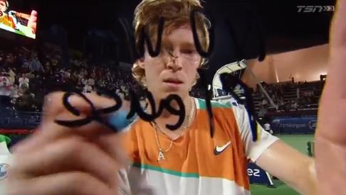 米体：意甲启用高可见度足球，荧光橙配色以往仅用于极端天气