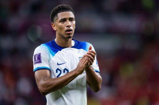 米体：联赛14轮不胜，佛罗伦萨多名球员及其家人遭死亡威胁