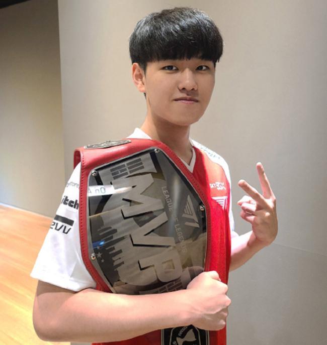 辛纳凭借其 辛纳凭借其